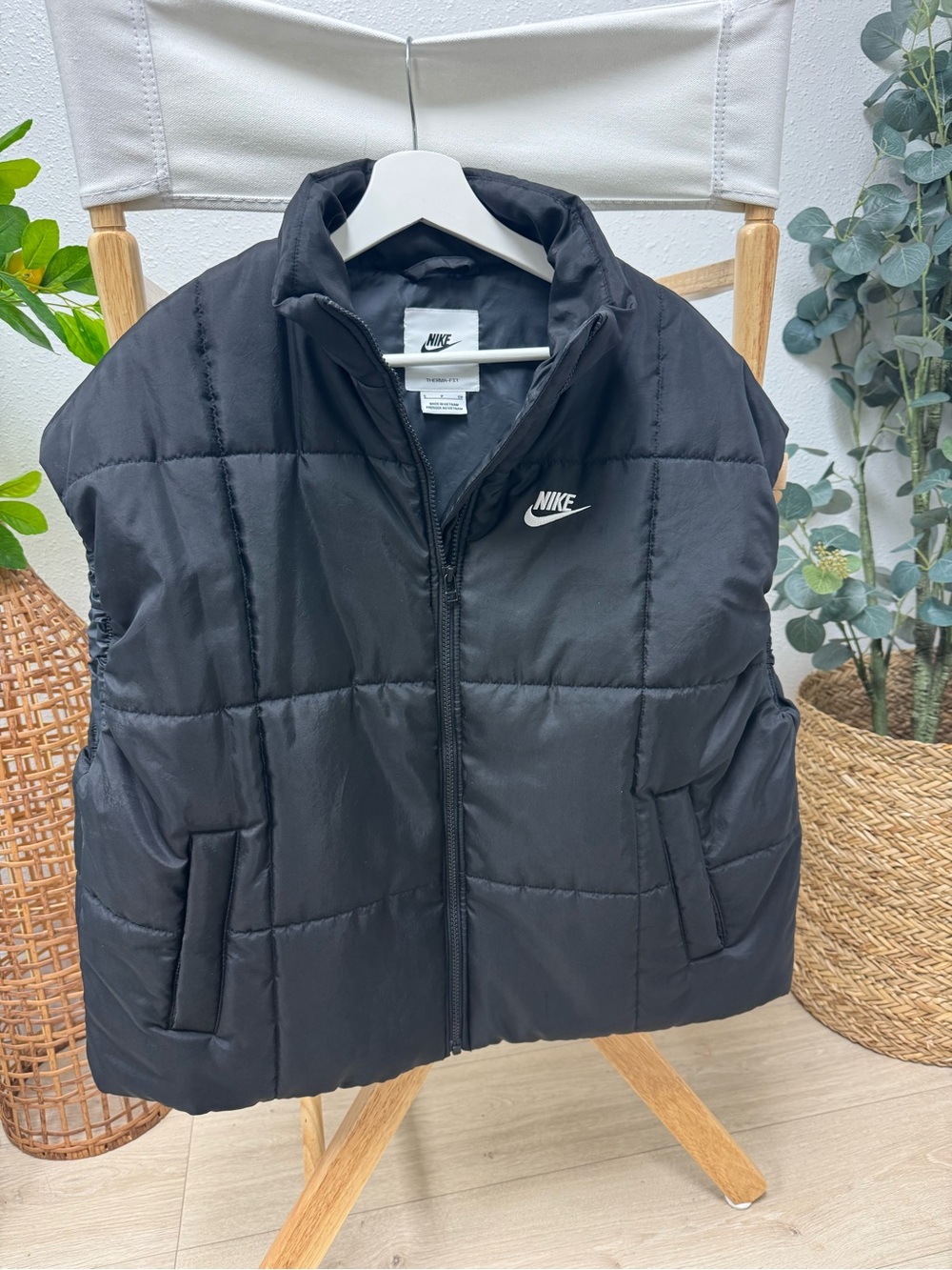 Nike Therma-FIT Oversized Puffer Vest Women’s Small Black FB7679-010